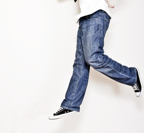 Cómo entallar pantalones de hombre