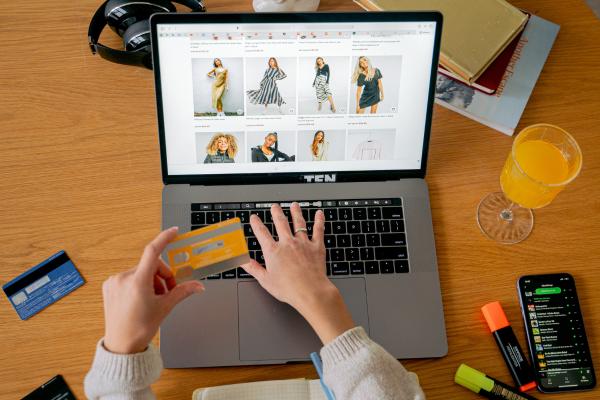 Qué es e-commerce, cómo funciona y ejemplos - ¿Cuál es la diferencia entre e-commerce y marketplace?