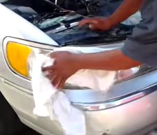 Cómo limpiar las luces del coche - Paso 3