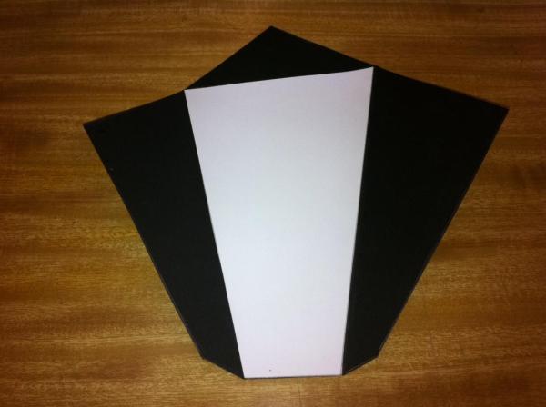 Cómo hacer una invitación de Halloween de un féretro - Paso 5