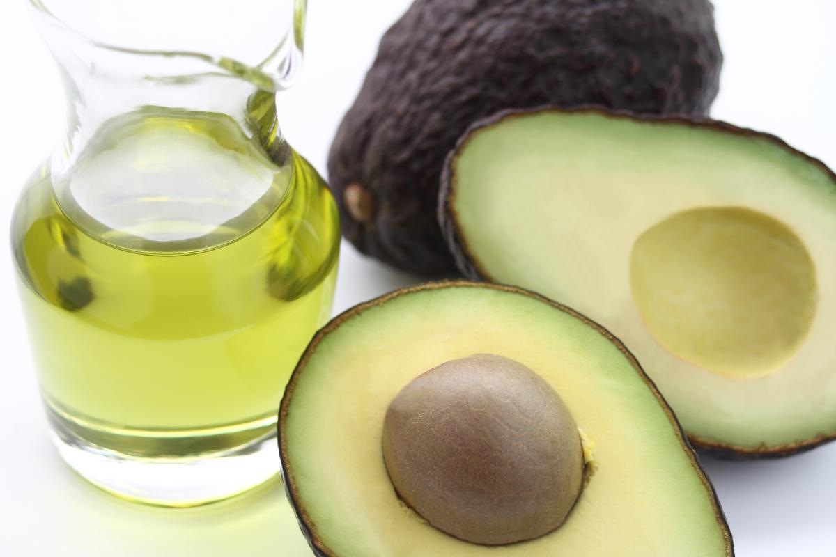 Aceite de aguacate para el pelo: propiedades y cómo usarlo
