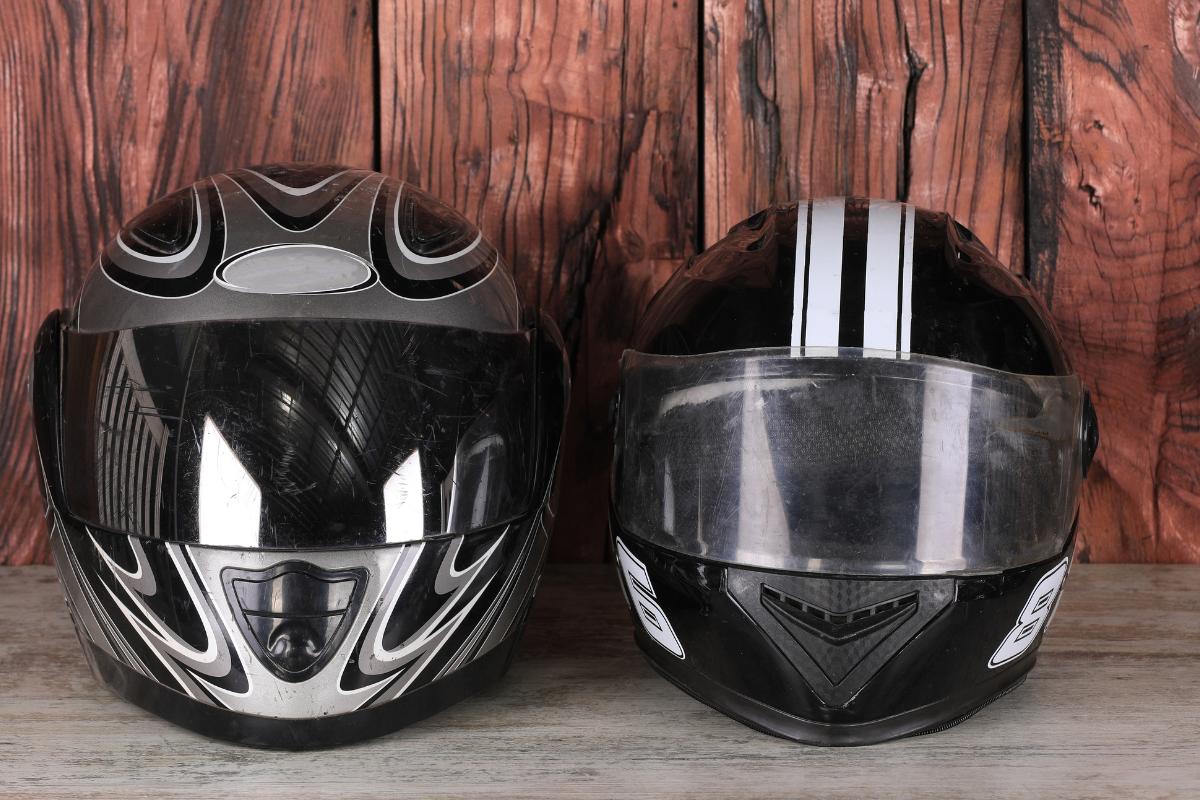 Cómo limpiar el casco de moto por dentro y por fuera