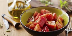 Cómo preparar una ensalada de tomates especial