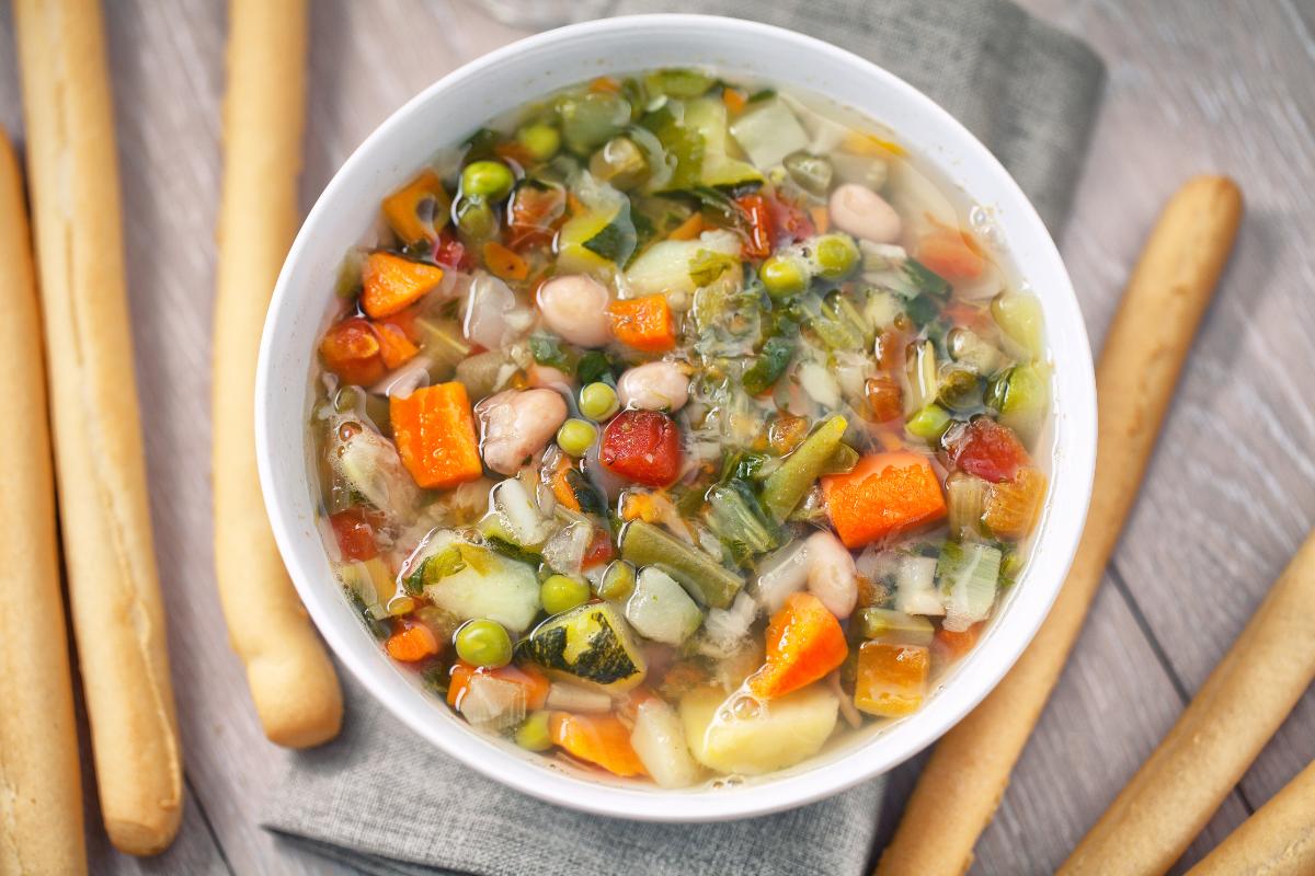 Cómo hacer sopa minestrone: receta tradicional italiana