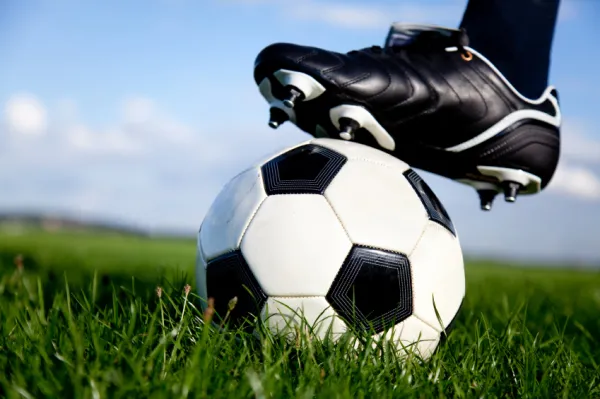dimensiones del campo de futbol de la fifa oficial