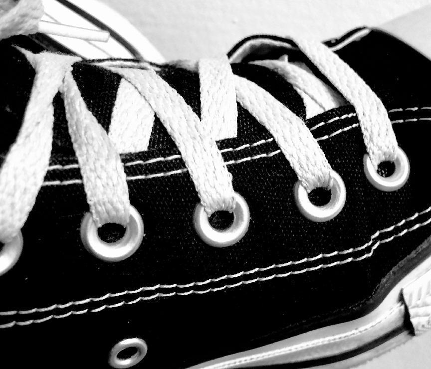 Como colocar cordones en zapatillas Converse 11 pasos