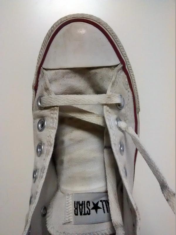 Como colocar cordones en zapatillas Converse 11 pasos