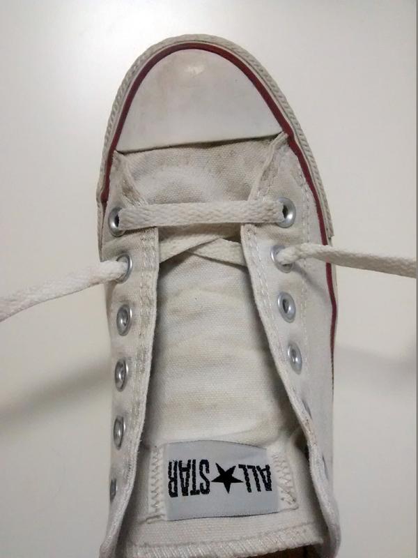 Cómo colocar cordones en zapatillas Converse - Paso 3