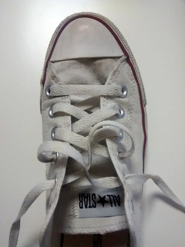 Cómo colocar cordones en zapatillas Converse - Paso 4
