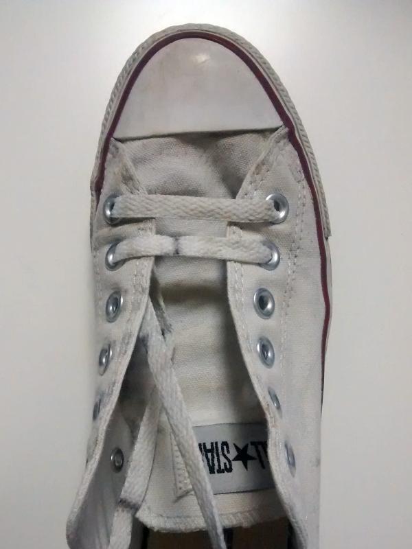 Como colocar cordones en zapatillas Converse 11 pasos