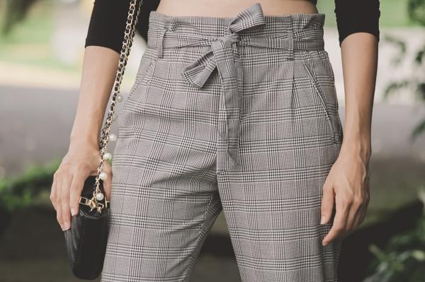 Como combinar un pantalon de cuadros principe de Gales