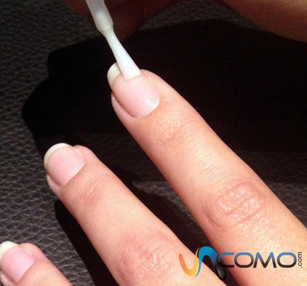 Cómo decorar uñas con rayas marineras - Paso 1