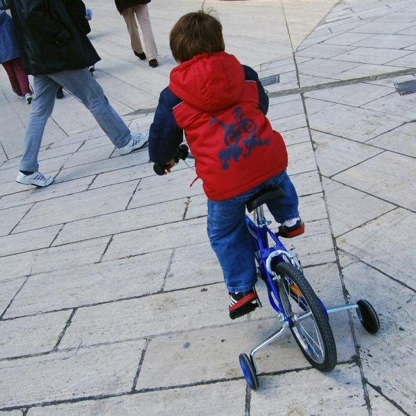 Como enseñar a montar en bicicleta a los niños
