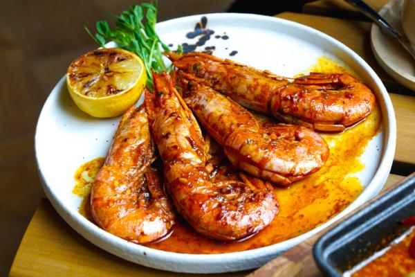 Cómo hacer gambones en salsa marinera