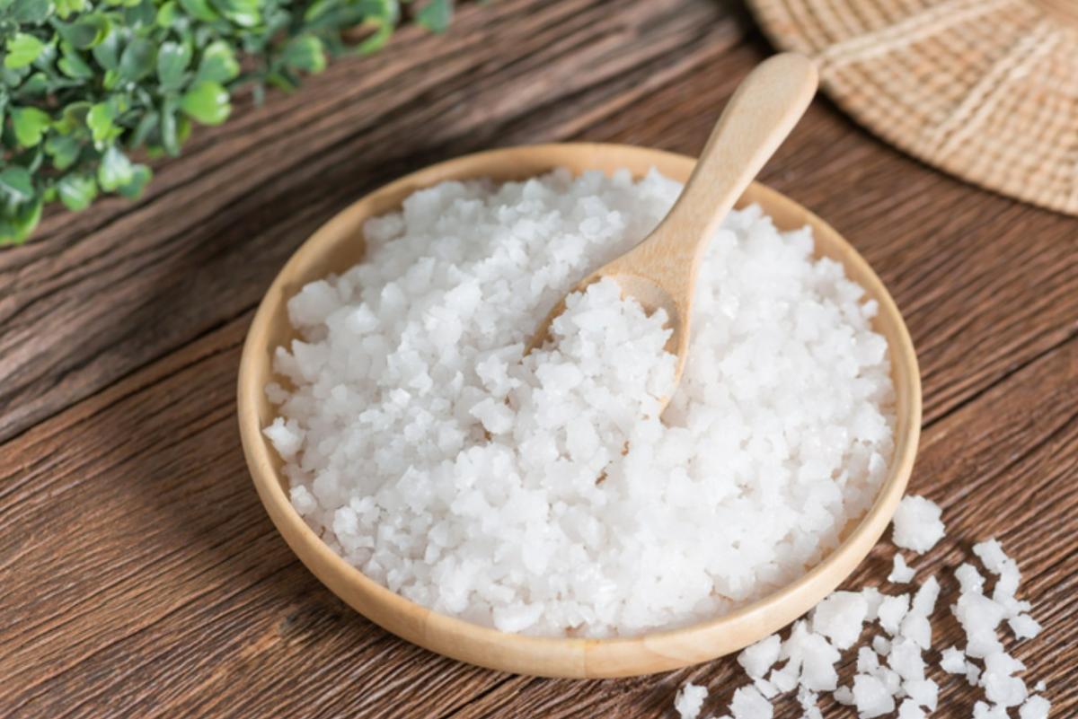 Cómo usar sal inglesa para limpiar el colon