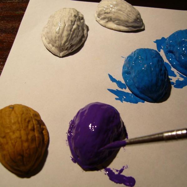 Cómo hacer bolas para el árbol de navidad con nueces - Paso 1