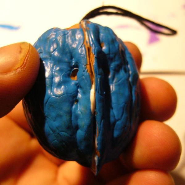 Cómo hacer bolas para el árbol de navidad con nueces - Paso 4