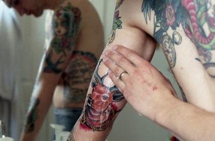 Cómo curar un tatuaje