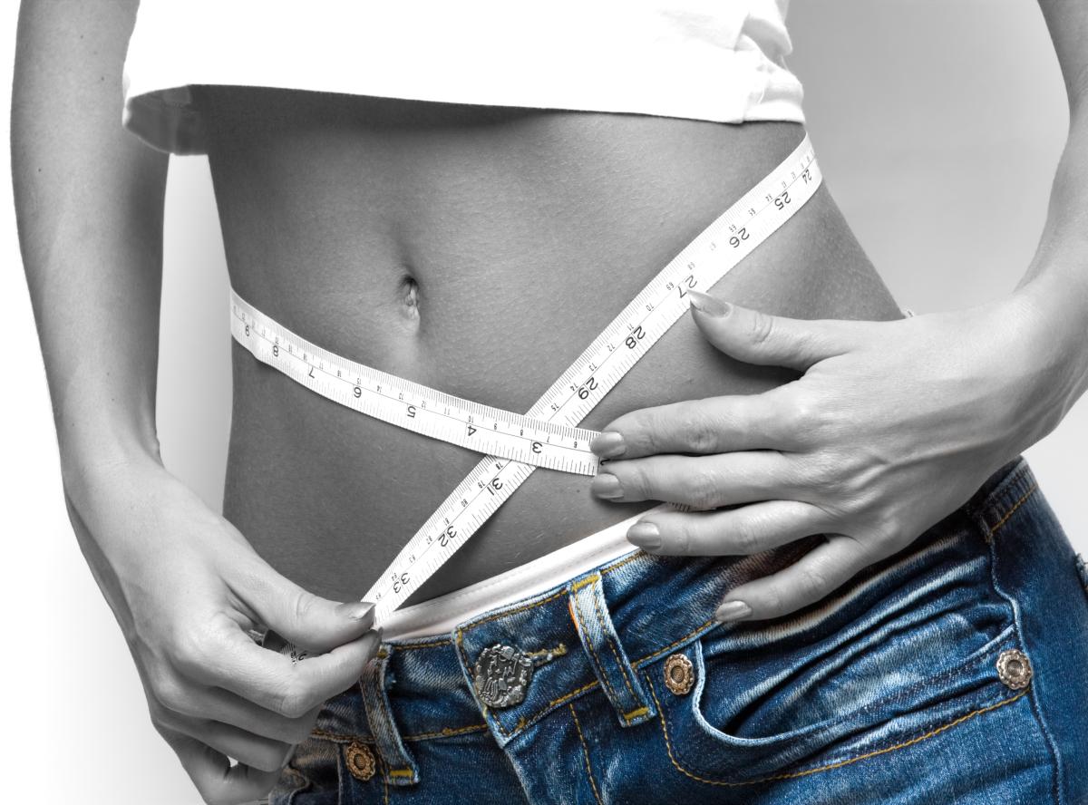 Cómo quitar la celulitis de la barriga