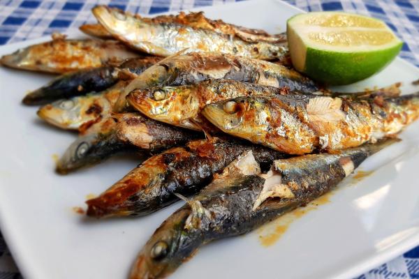 Comida típica de Portugal: descubre cómo son los platos imprescindibles de su gastronomía - Sardinhas Assadas