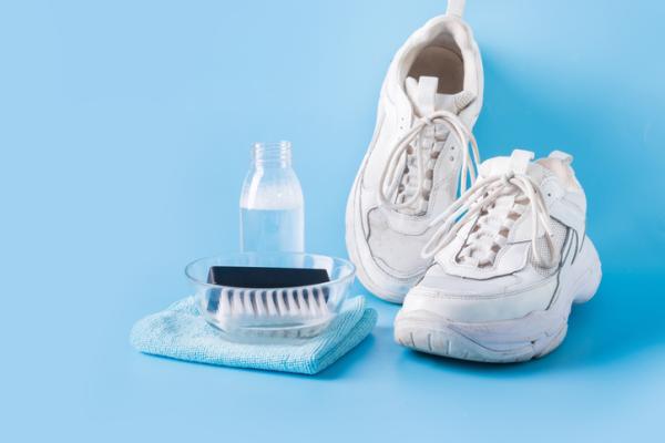 Cómo LAVAR TENIS BLANCOS - Trucos y Consejos
